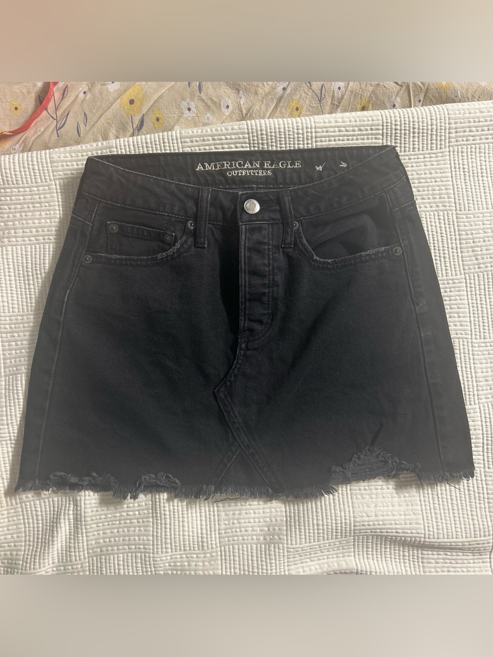 American Eagle Outfitters Black High-Rise Denim Shorts - Frayed Hem